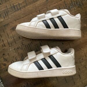 Adidas toddler shoes size 8